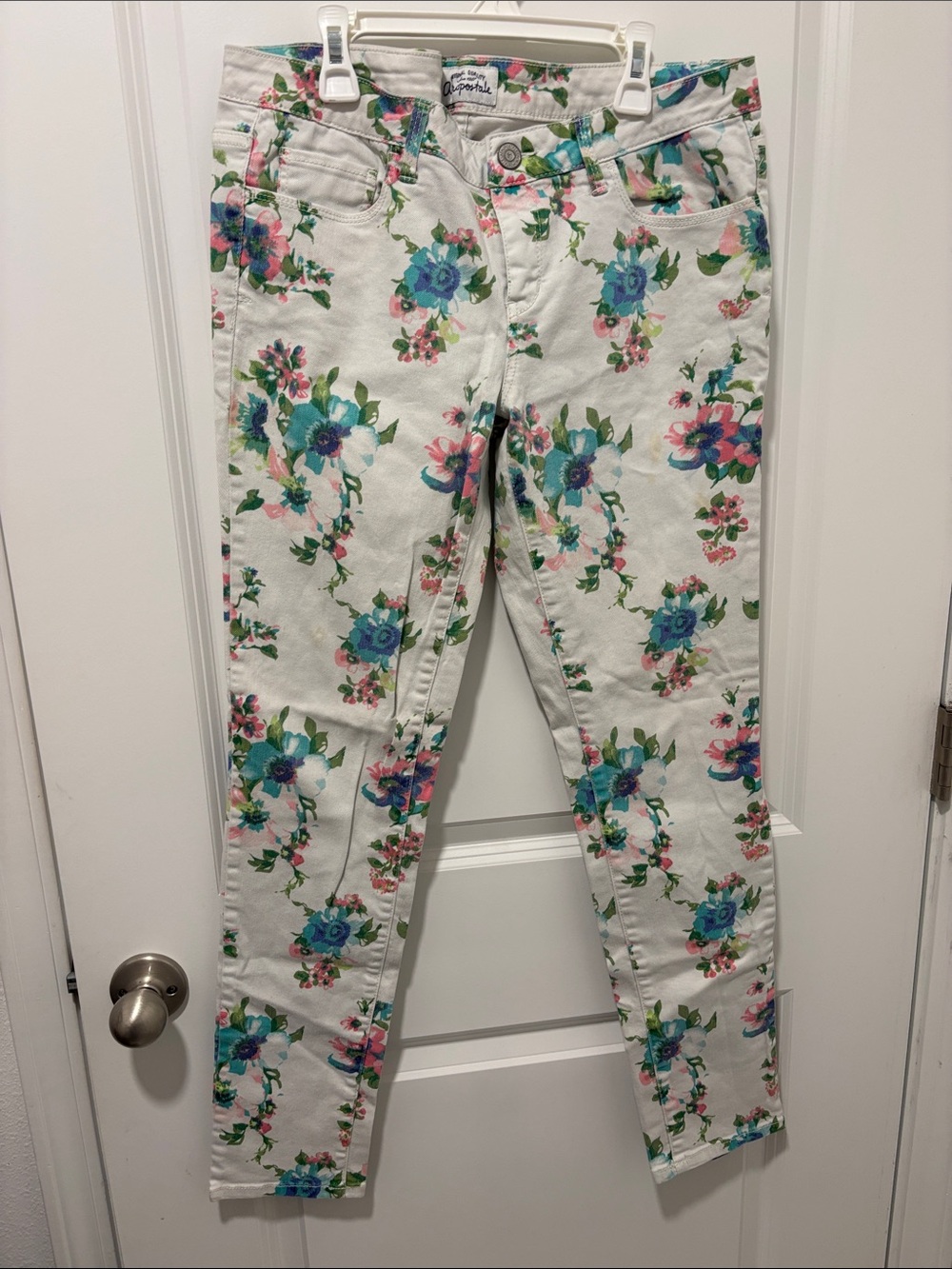 Aeropostale White Skinny Pants with Blue, Pink & Green Floral Print